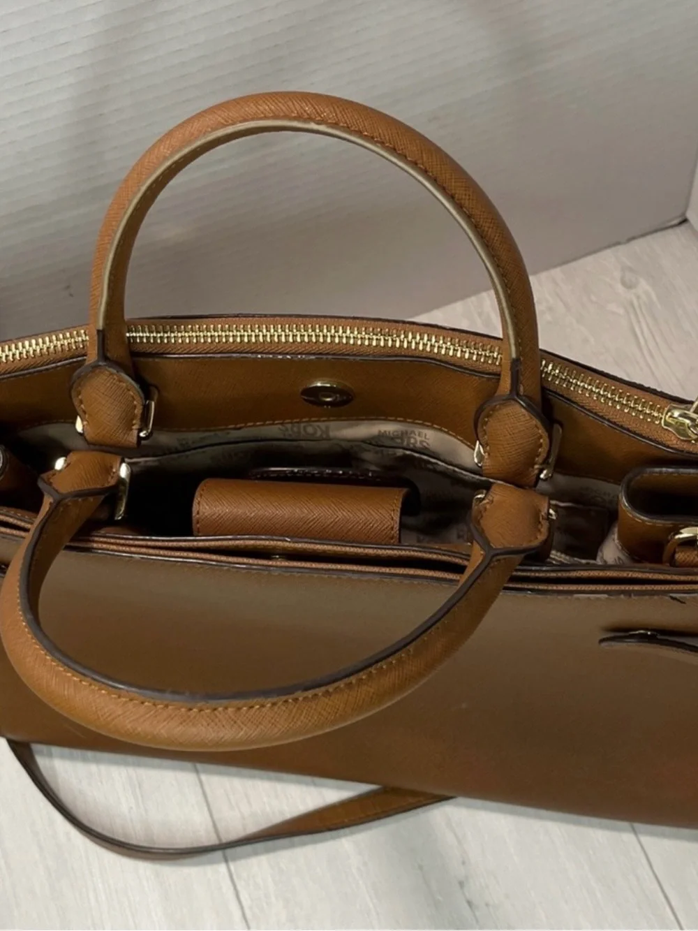 Michael Kors Leather Satchel *Make Me A Reasonable Offer! Everything Must Go!* - Picture 4 of 11